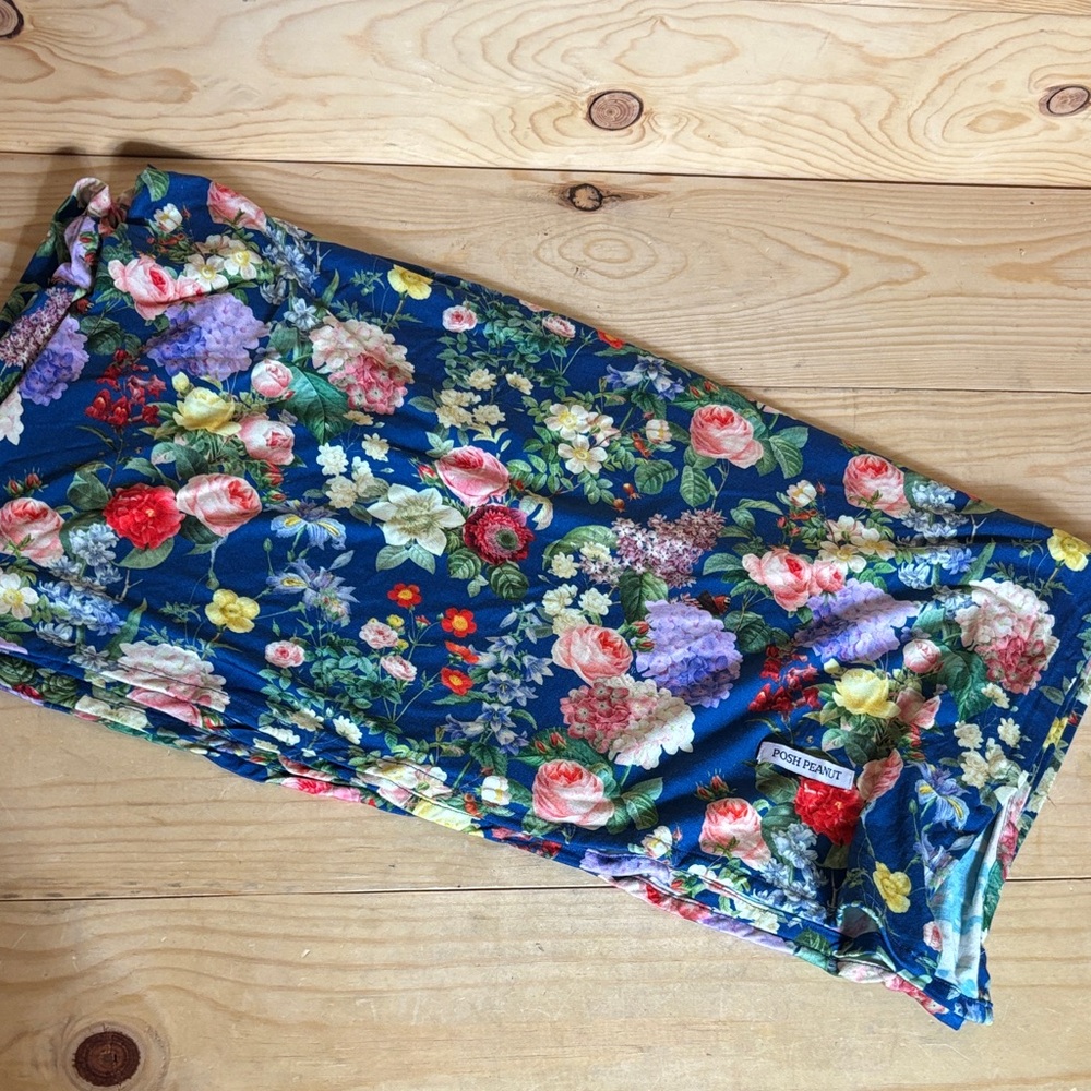 Posh Peanut Blue‎ Floral swaddle